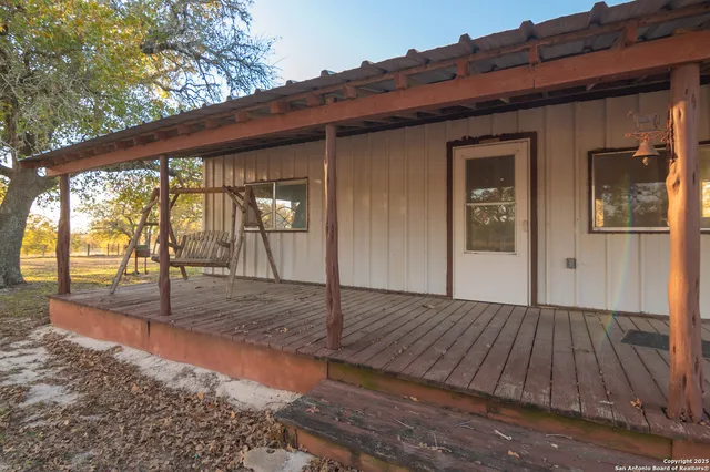 $699,000 | 847 Littlehorn Lane, La Vernia, TX 78121