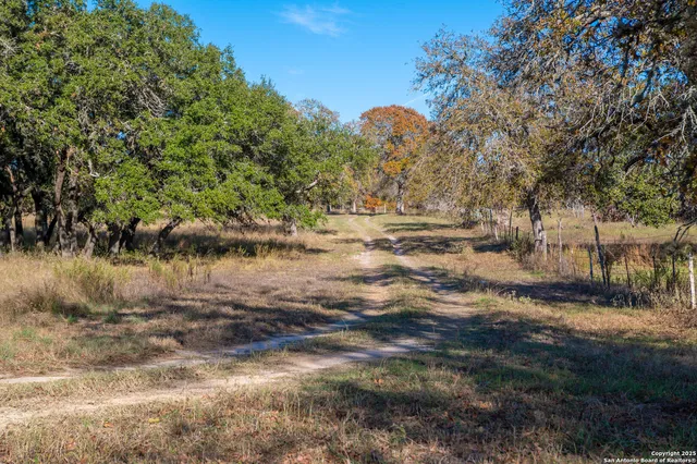 $699,000 | 847 Littlehorn Lane, La Vernia, TX 78121