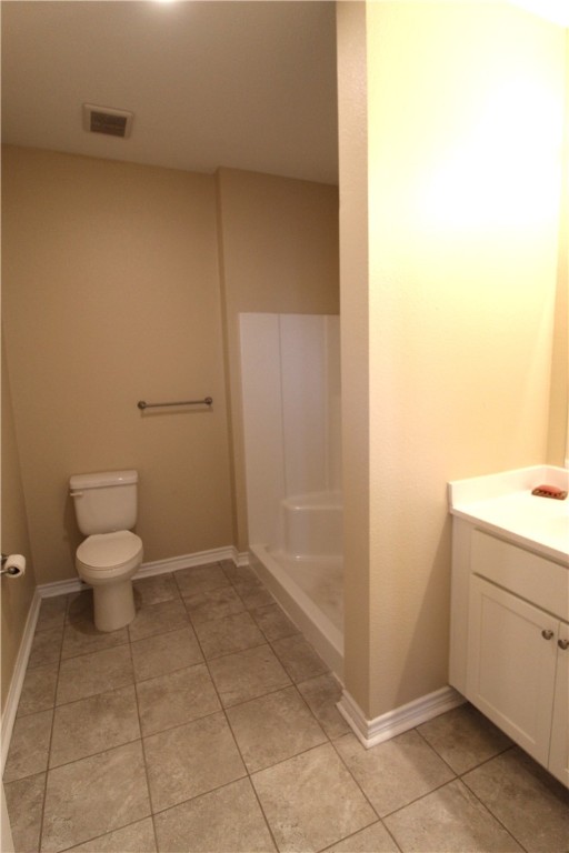 118 Salt Lake Road Rockport, TX 78382 - Photo 29 of 34 a bathroom with a toilet and a shower