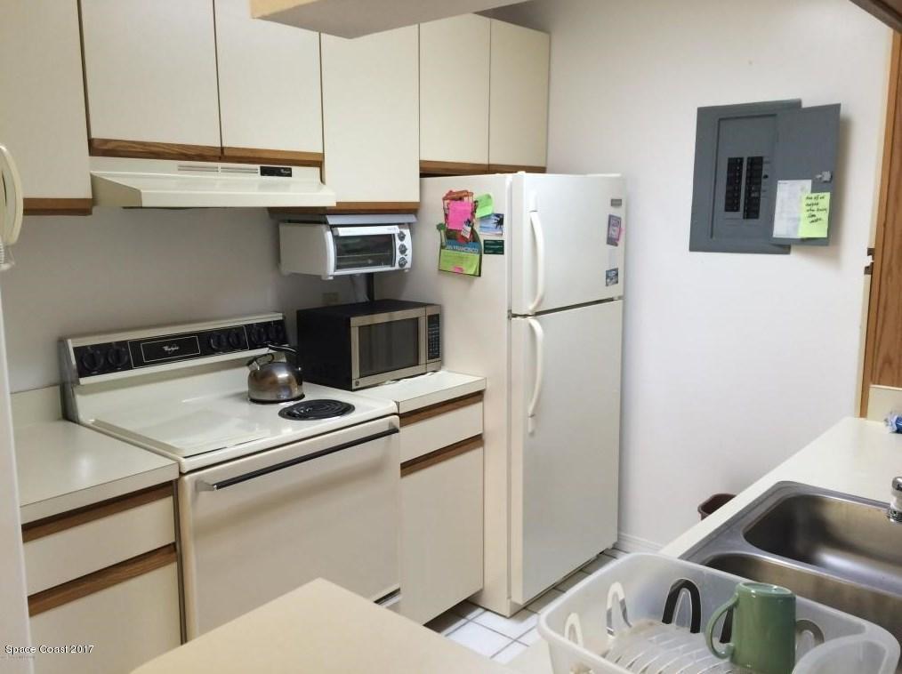 7667 North Wickham Road, Unit 505 Melbourne, FL 32940 - Photo 4 of 25 Kitchen
