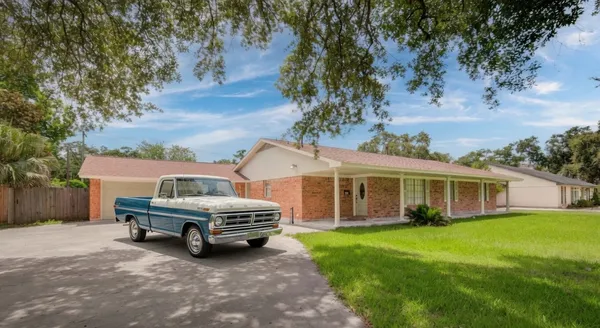 $390,000 | 115 South Cedar Street, Lake Jackson, TX 77566