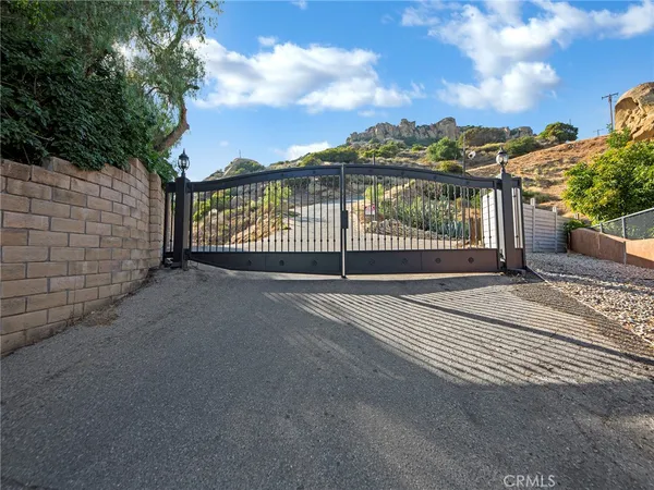 $699,000 | 501 Thompson Avenue, Chatsworth, CA 91311