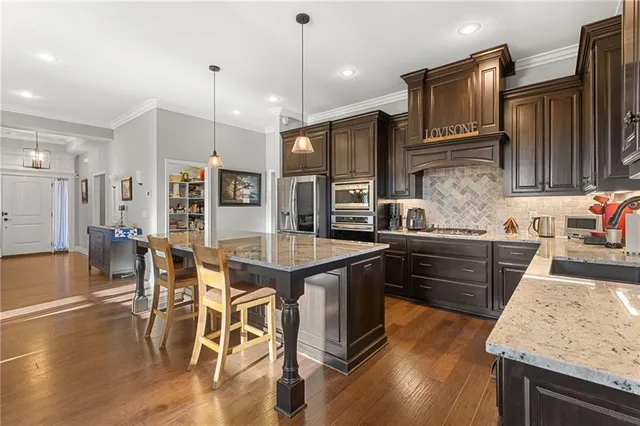 $565,000 | 3901 Southwest Odell Drive, Lee's Summit, MO 64082