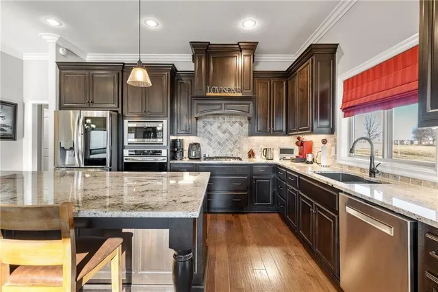 $565,000 | 3901 Southwest Odell Drive, Lee's Summit, MO 64082