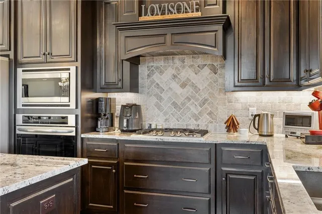 $565,000 | 3901 Southwest Odell Drive, Lee's Summit, MO 64082