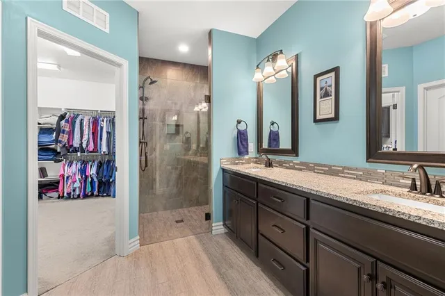 $565,000 | 3901 Southwest Odell Drive, Lee's Summit, MO 64082