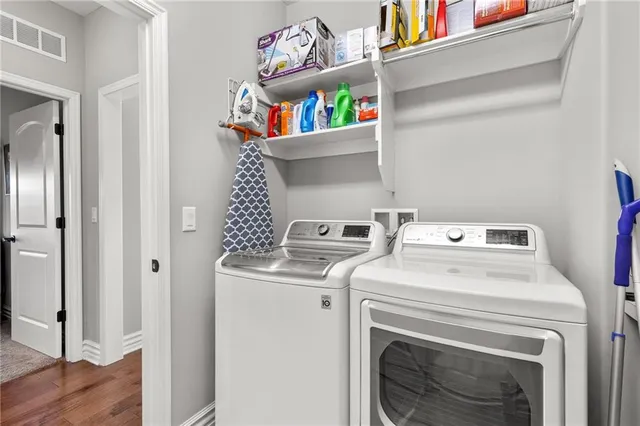 $565,000 | 3901 Southwest Odell Drive, Lee's Summit, MO 64082