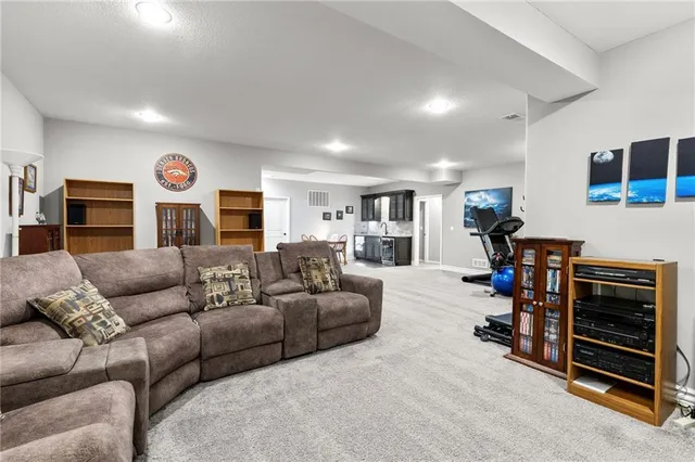 $565,000 | 3901 Southwest Odell Drive, Lee's Summit, MO 64082