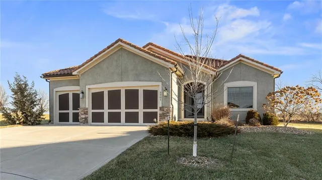 $565,000 | 3901 Southwest Odell Drive, Lee's Summit, MO 64082