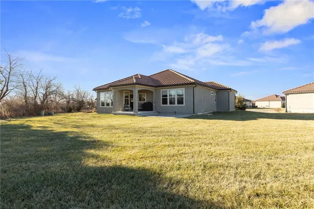 $565,000 | 3901 Southwest Odell Drive, Lee's Summit, MO 64082