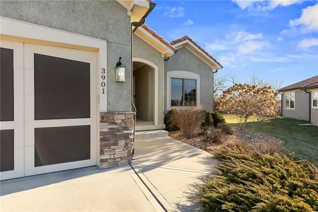 $565,000 | 3901 Southwest Odell Drive, Lee's Summit, MO 64082