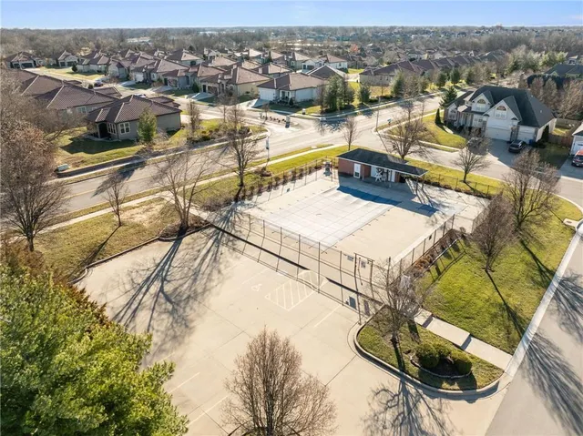 $565,000 | 3901 Southwest Odell Drive, Lee's Summit, MO 64082