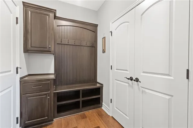 $565,000 | 3901 Southwest Odell Drive, Lee's Summit, MO 64082