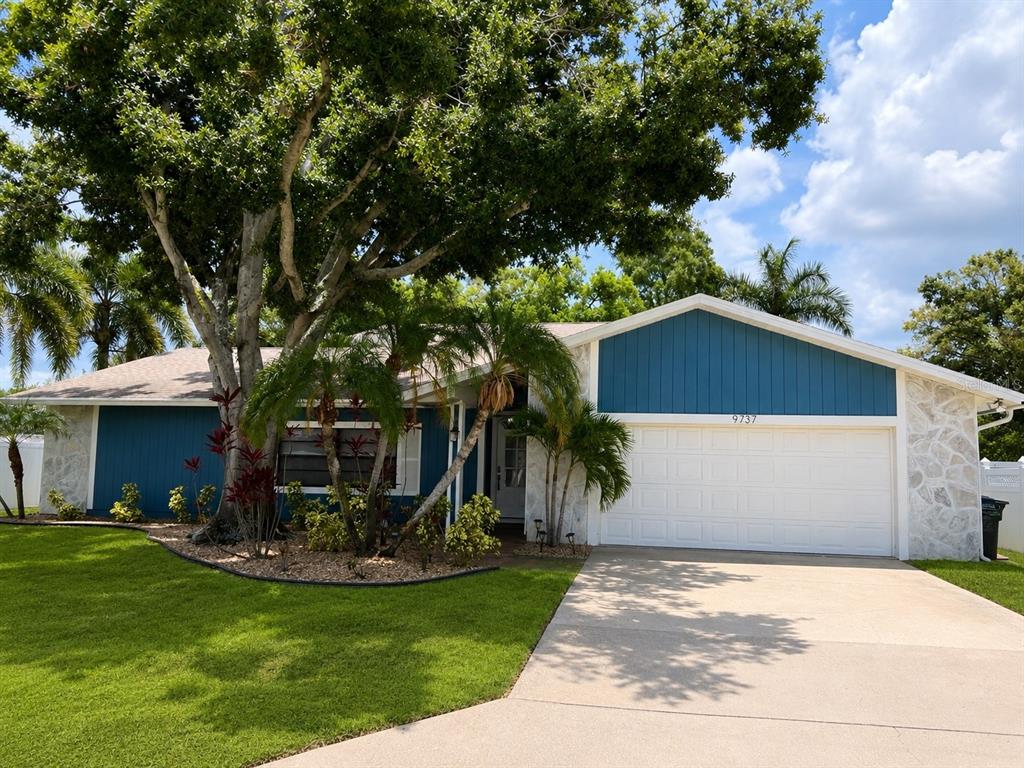 9737 135th Street Seminole, FL 33776 - Photo 3 of 57