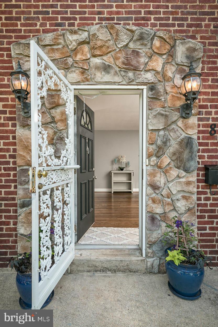 842 Stamford Road Baltimore, MD 21229 - Photo 3 of 30 Exterior (Front)