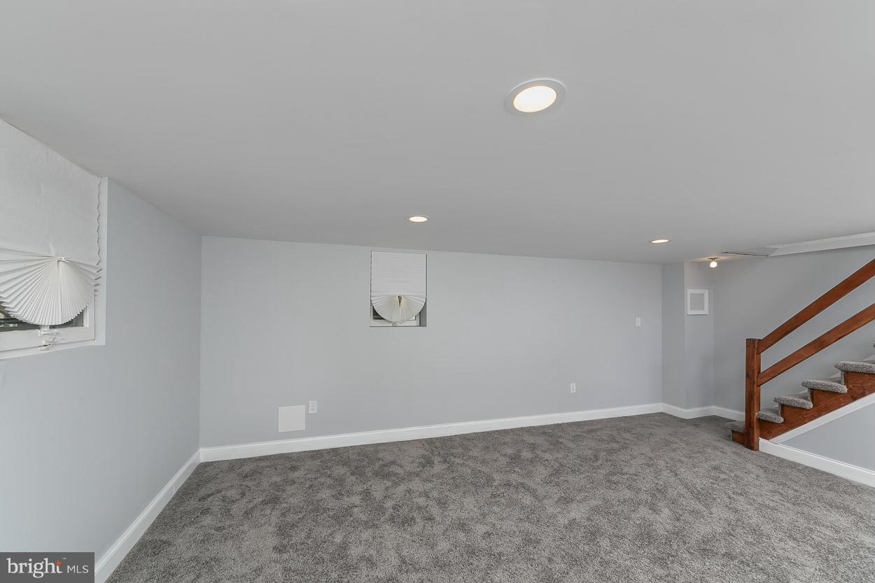 842 Stamford Road Baltimore, MD 21229 - Photo 26 of 30 Family Room