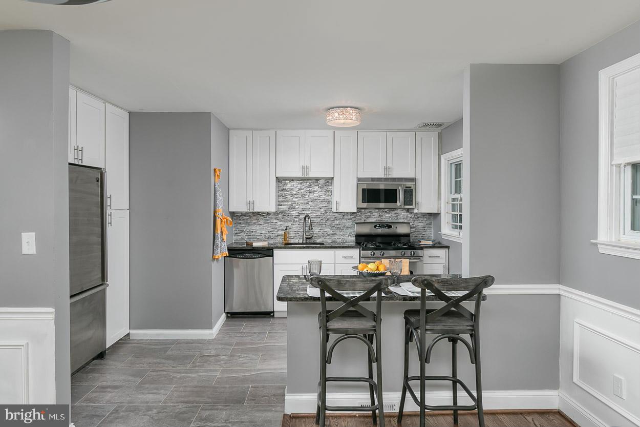 842 Stamford Road Baltimore, MD 21229 - Photo 4 of 30 Kitchen