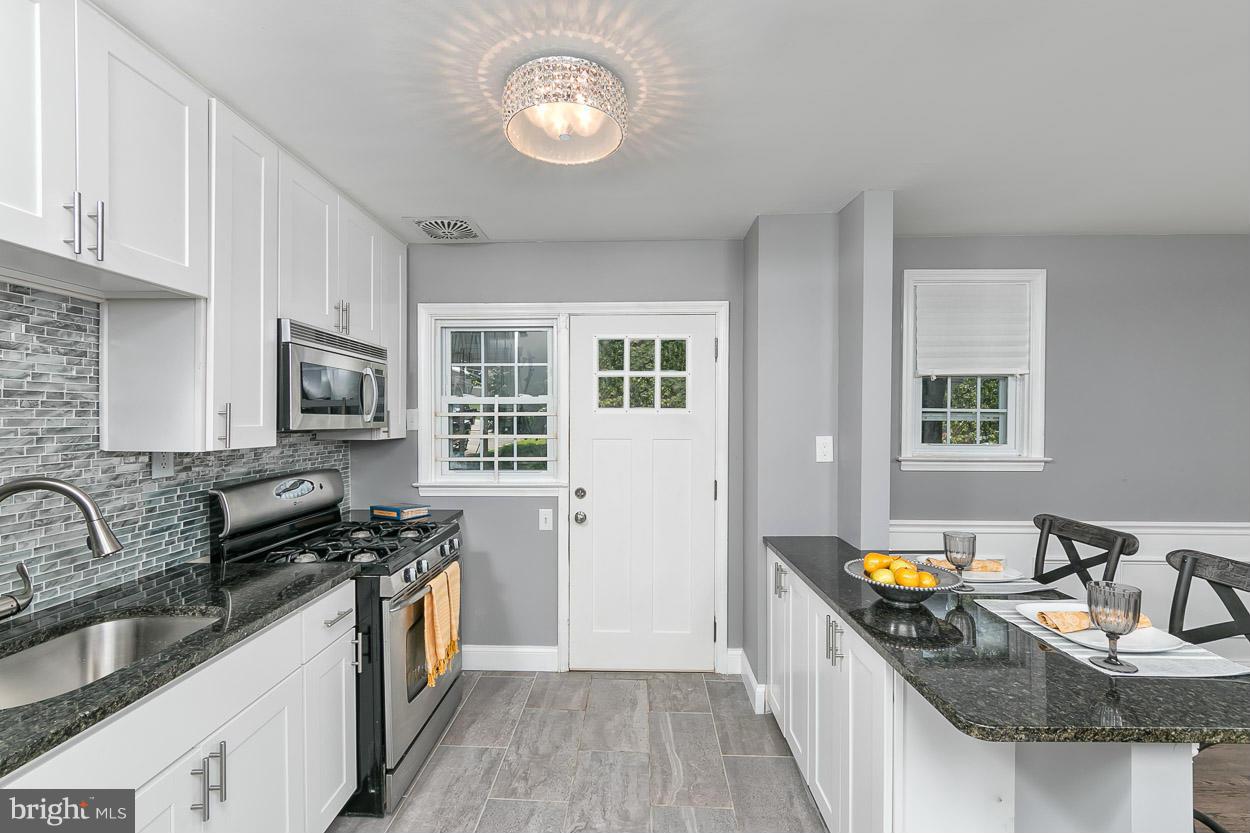842 Stamford Road Baltimore, MD 21229 - Photo 7 of 30 Kitchen
