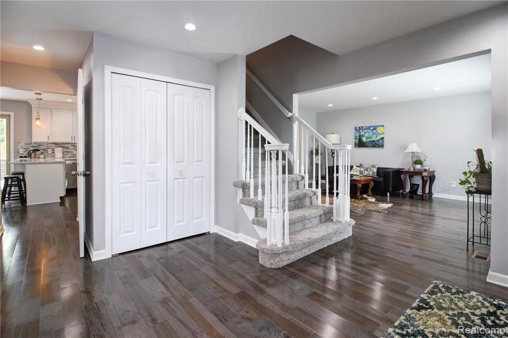 300 Shellbourne Drive Rochester Hills, MI 48309 - Photo 4 of 45