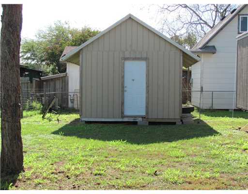 6021 Skyline Drive Corpus Christi, TX 78408 - Photo 9 of 9 a backyard of a house with lots of green space