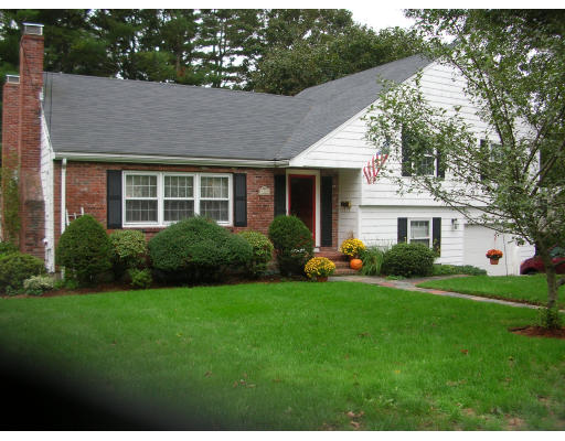 38 Bellevue Road Stoneham, MA 02180 - Photo 1 of 24 Gallery Image 1