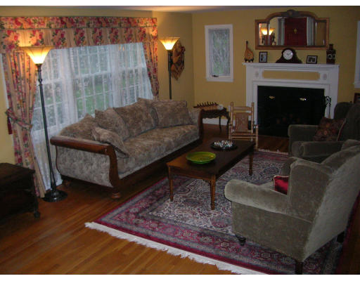 38 Bellevue Road Stoneham, MA 02180 - Photo 2 of 24 Gallery Image 2