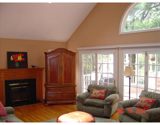 38 Bellevue Road Stoneham, MA 02180 - Photo 5 of 24 Gallery Image 5
