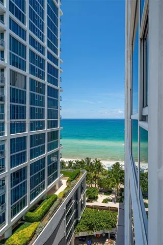 $4,950 | 6801 Collins Avenue, Unit 1403/DOOR, Miami Beach, FL 33141