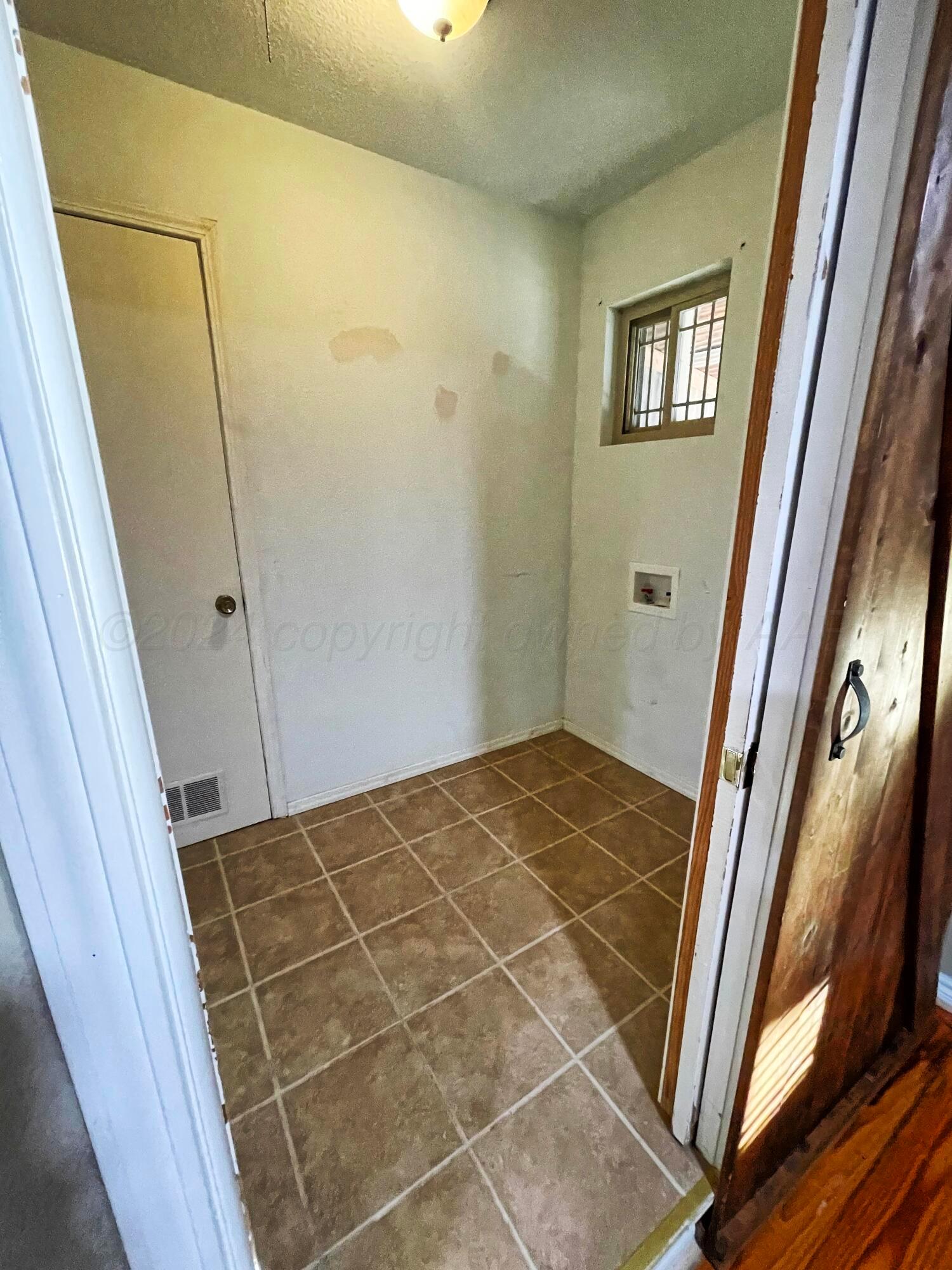 705 Southwest 9th Avenue Perryton, TX 79070 - Photo 4 of 11 5.4_easyHDR-enhance2