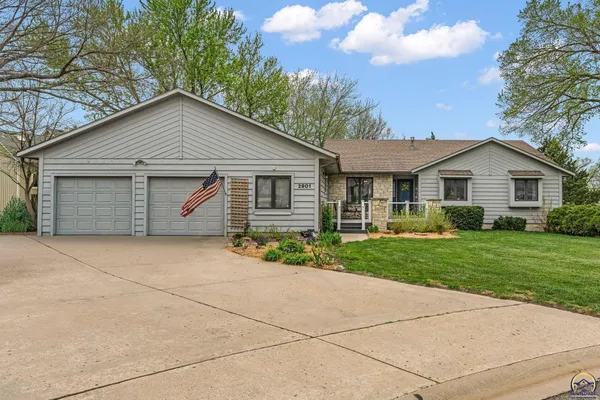 $379,900 | 2901 Southeast Gemini Court, Topeka, KS 66605