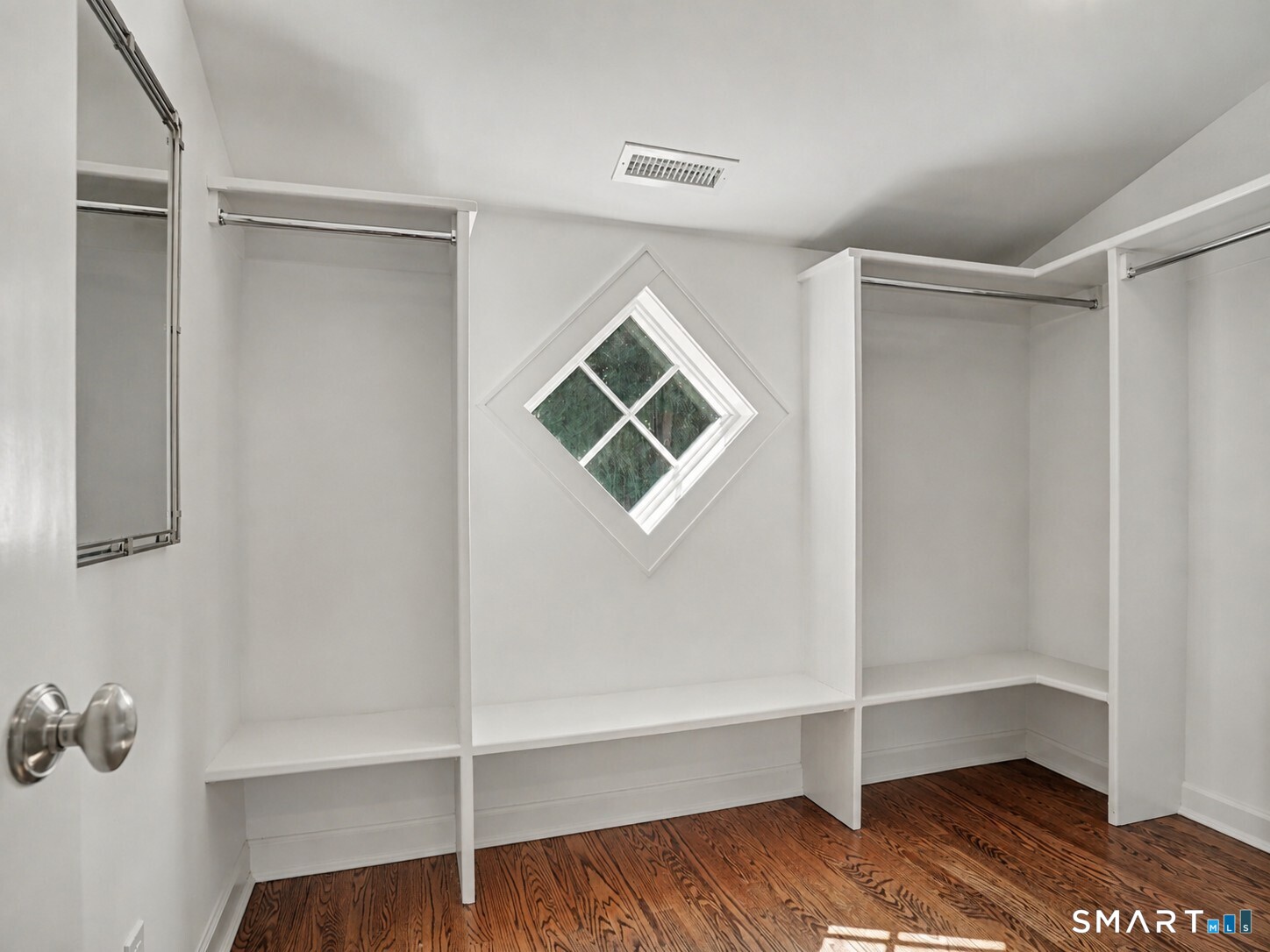 114 Lee Drive Fairfield, CT 06824 - Photo 18 of 36 Gallery Image 18