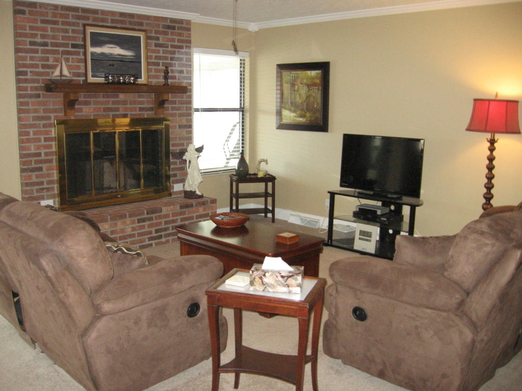 205 Lakeview Lane Oak Ridge, TN 37830 - Photo 14 of 37 Cozy Family Room w/Woodburning FP