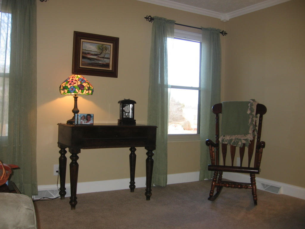 205 Lakeview Lane Oak Ridge, TN 37830 - Photo 18 of 37 Living Room