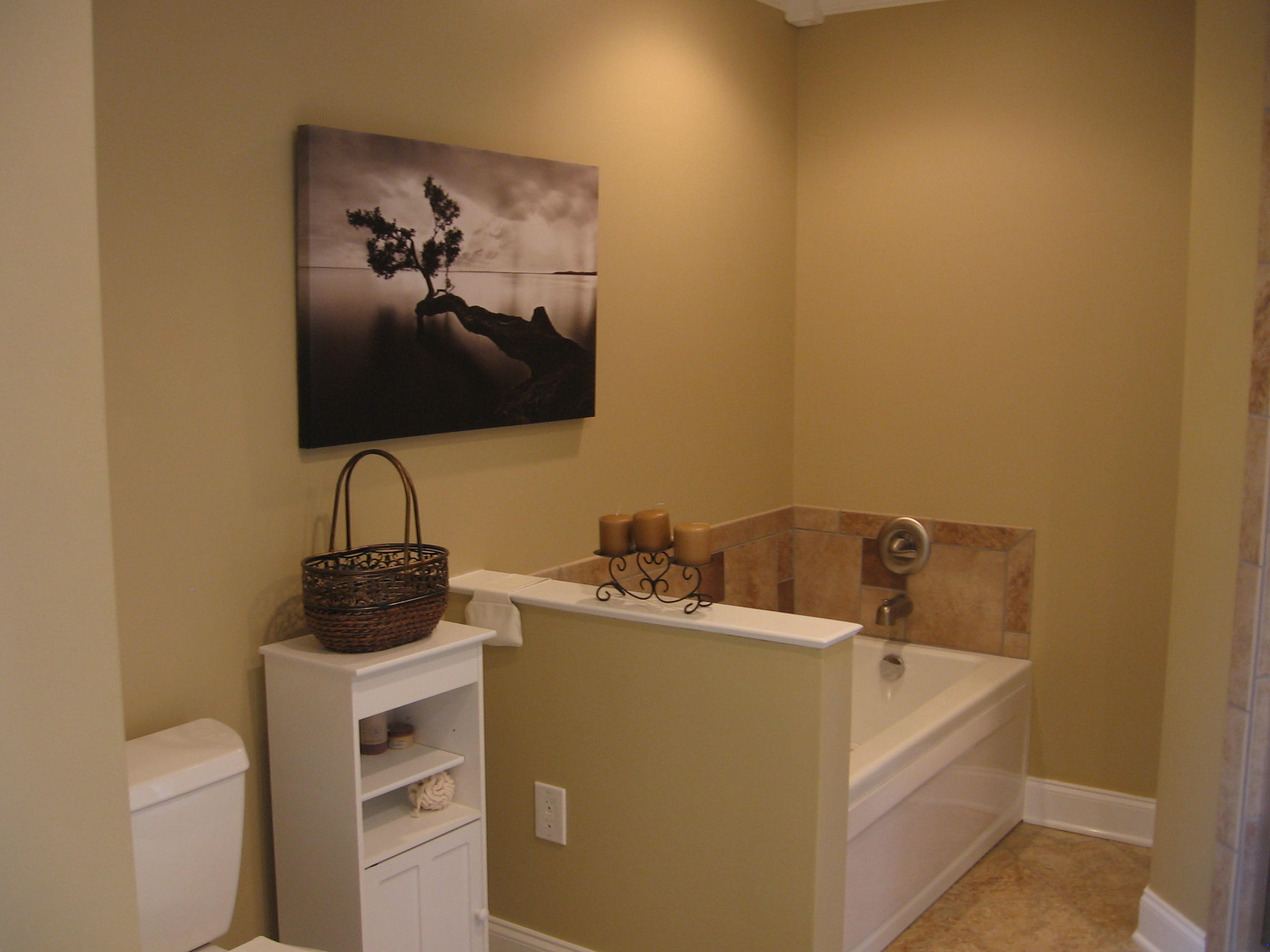 205 Lakeview Lane Oak Ridge, TN 37830 - Photo 23 of 37 Large Master Bath w/Heated Jacuzzi Tub
