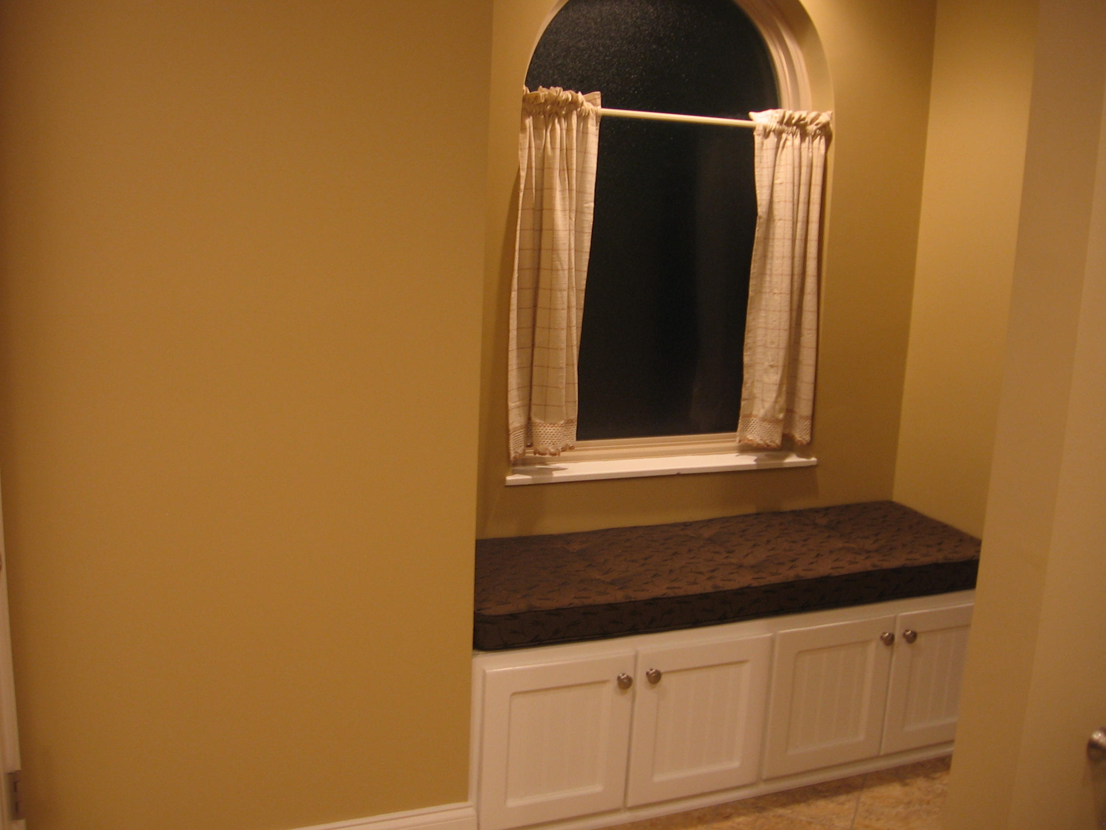 205 Lakeview Lane Oak Ridge, TN 37830 - Photo 26 of 37 Custom Window Seat in Master Bath