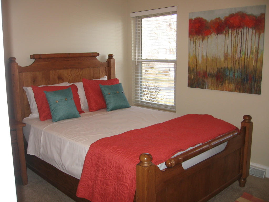 205 Lakeview Lane Oak Ridge, TN 37830 - Photo 27 of 37 Bright 2nd Bedroom