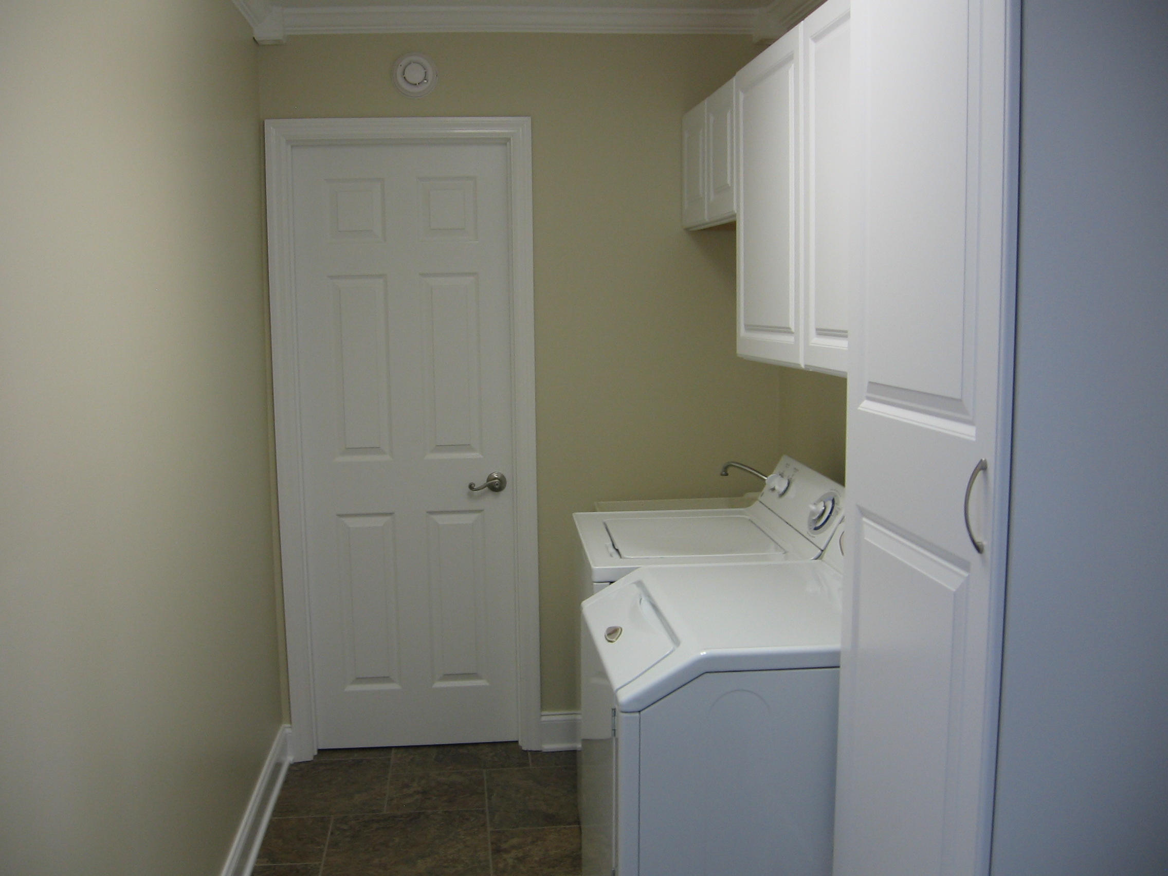 205 Lakeview Lane Oak Ridge, TN 37830 - Photo 32 of 37 Bright Clean Laundry Room