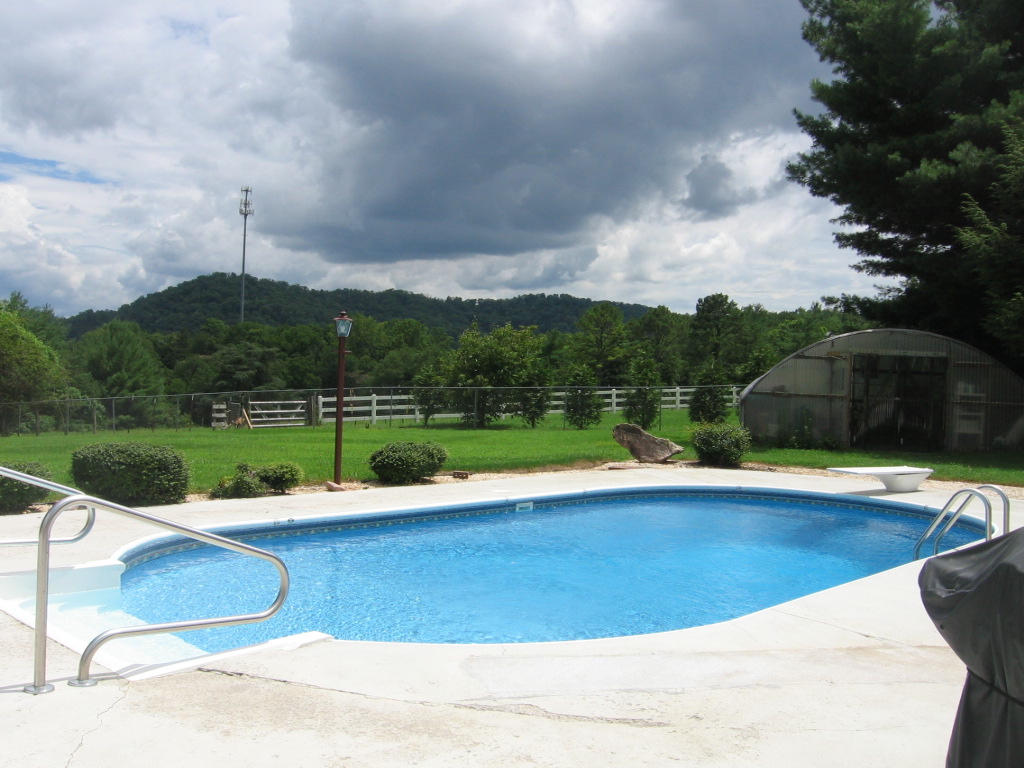 205 Lakeview Lane Oak Ridge, TN 37830 - Photo 34 of 37 New Salt Water System in Pool