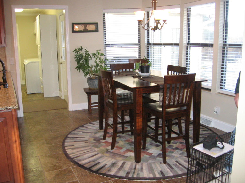 205 Lakeview Lane Oak Ridge, TN 37830 - Photo 9 of 37 Large Bright Breakfast Area