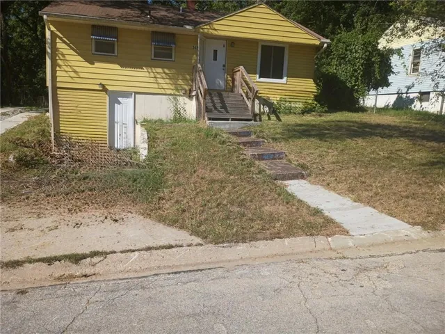 $194,900 | 3422 East 54 Street, Kansas City, MO 64130