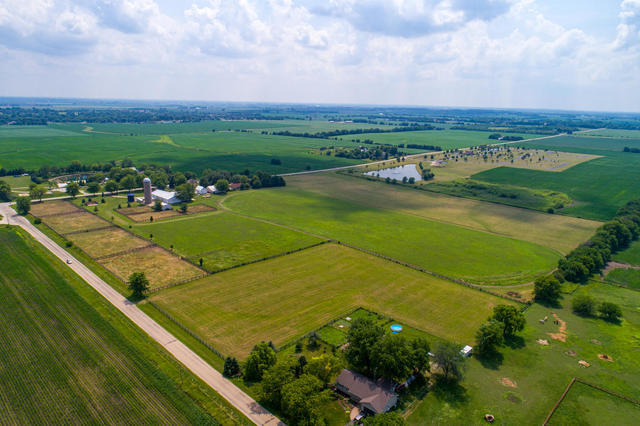 1111 Simons Road Oswego, IL 60543 - Photo 34 of 37 a view of a city