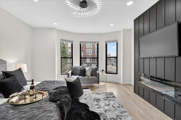 $575,000 | 6150 South Ingleside Avenue, Chicago, IL 60637