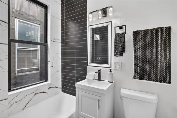 $575,000 | 6150 South Ingleside Avenue, Chicago, IL 60637