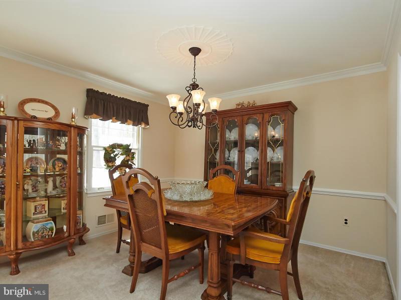 7205 Ridgeway Drive Manassas, VA 20112 - Photo 11 of 29 Dining Room