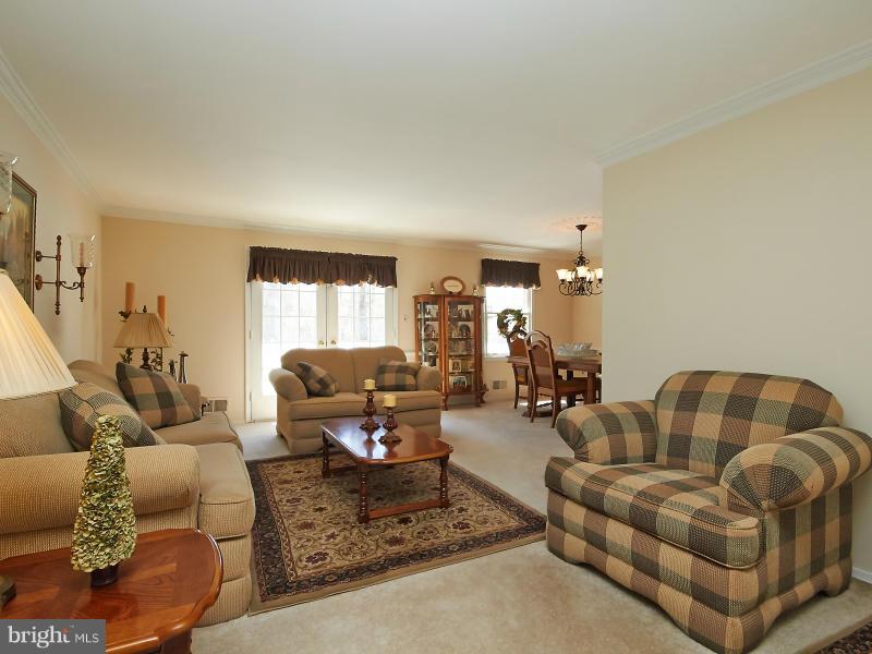 7205 Ridgeway Drive Manassas, VA 20112 - Photo 13 of 29 Living Room