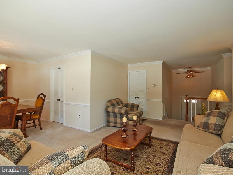7205 Ridgeway Drive Manassas, VA 20112 - Photo 15 of 29 Living Room