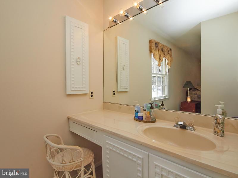 7205 Ridgeway Drive Manassas, VA 20112 - Photo 17 of 29 Bath (Master)