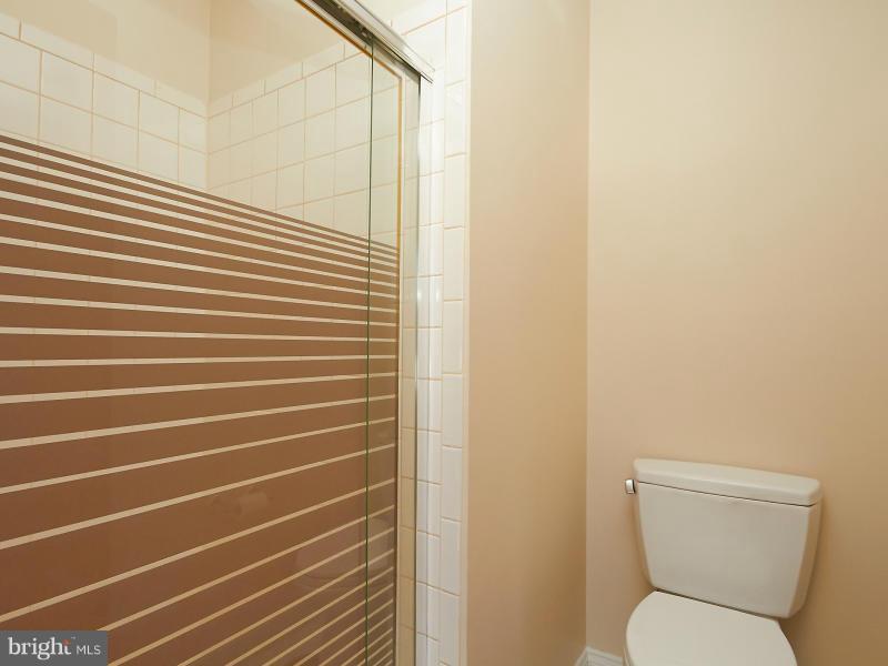 7205 Ridgeway Drive Manassas, VA 20112 - Photo 18 of 29 Bath (Master)