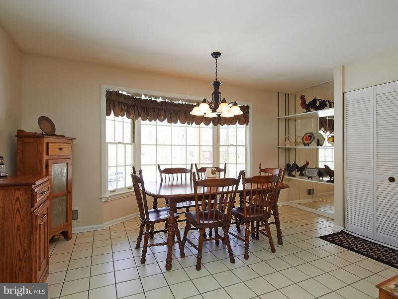 7205 Ridgeway Drive Manassas, VA 20112 - Photo 3 of 29 Kitchen