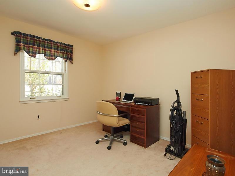 7205 Ridgeway Drive Manassas, VA 20112 - Photo 22 of 29 Bedroom